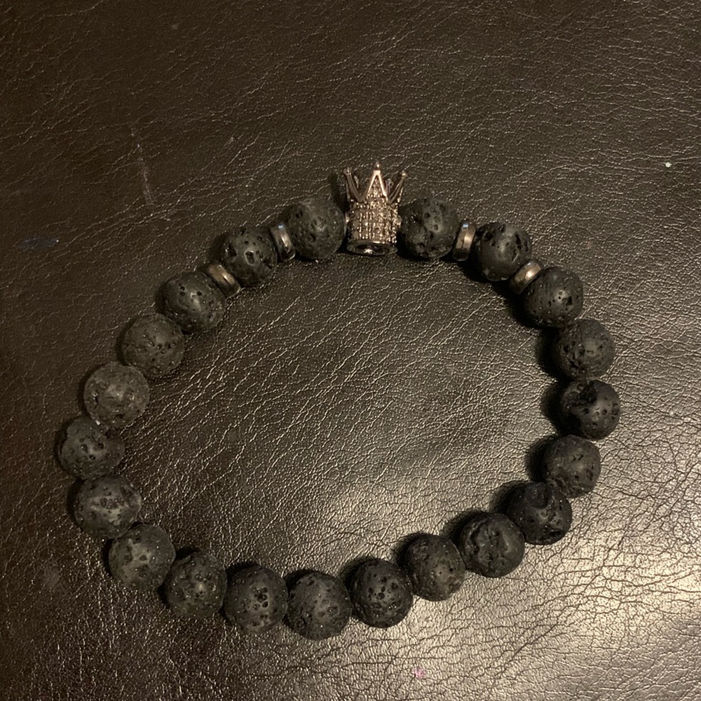Crown beaded bracelet